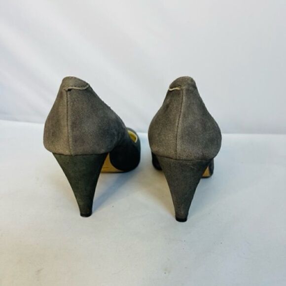 Tommy Hilfiger gray heels 3" classic suede US 8.5 Euro 39 Very good condition - - Picture 5 of 7